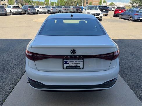 Certified 2025 Volkswagen Jetta Sport FWD image 8