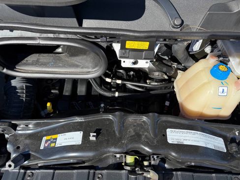 Used 2025 RAM ProMaster 2500 w/ Convenience Group image 9