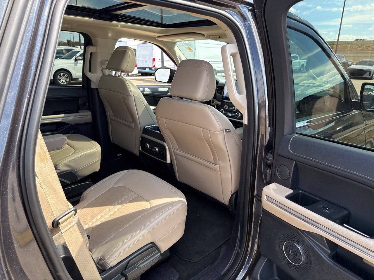 Used 2024 Ford Expedition Limited RWD image 13
