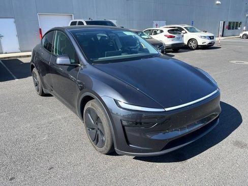 Used 2026 Tesla Model Y AWD image 3