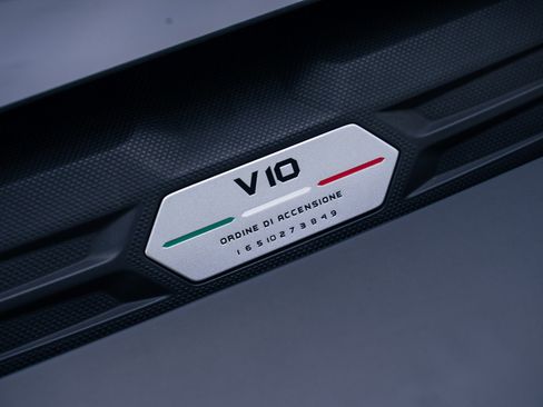 Used 2020 Lamborghini Huracan EVO image 26