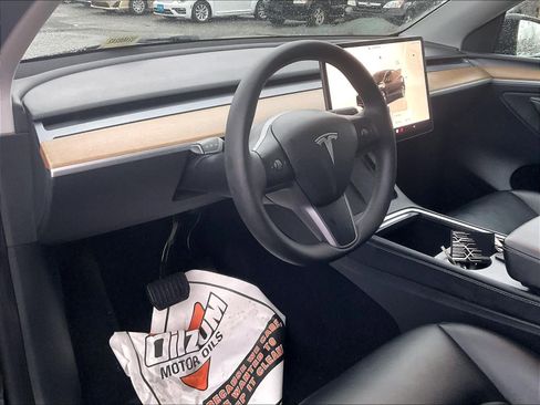 Used 2023 Tesla Model Y Long Range image 8