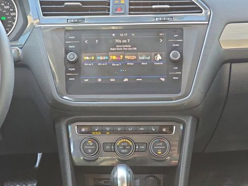 Used 2020 Volkswagen Tiguan SE image 11