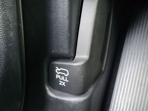 Used 2020 Ford Explorer XLT image 29