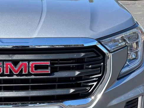 Used 2024 GMC Terrain SLE AWD/4WD image 50