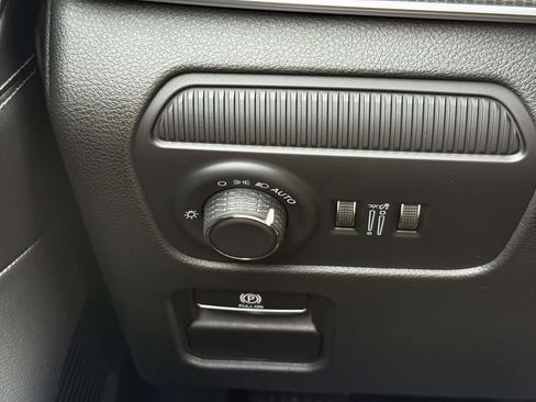 Used 2026 Jeep Grand Wagoneer L Summit w/ Rear Seat Video Group I AWD/4WD image 28