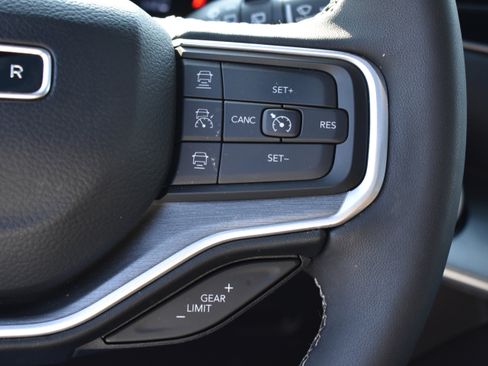 Used 2025 Jeep Wagoneer Series II w/ Premium Group I image 14