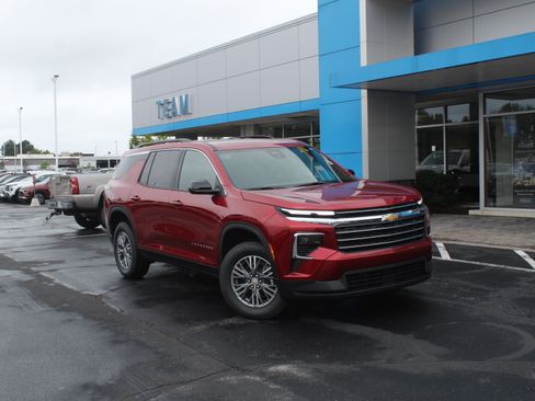 New 2027 Chevrolet Traverse LT FWD image 2