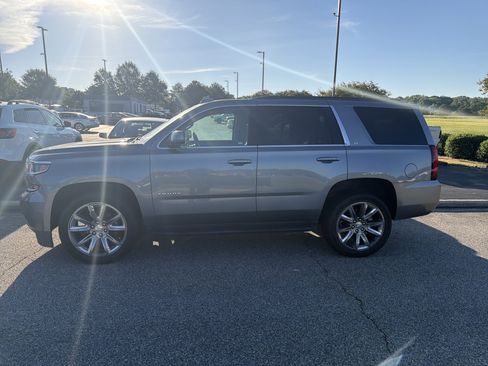 Used 2019 Chevrolet Tahoe LT w/ Luxury Package AWD/4WD image 7