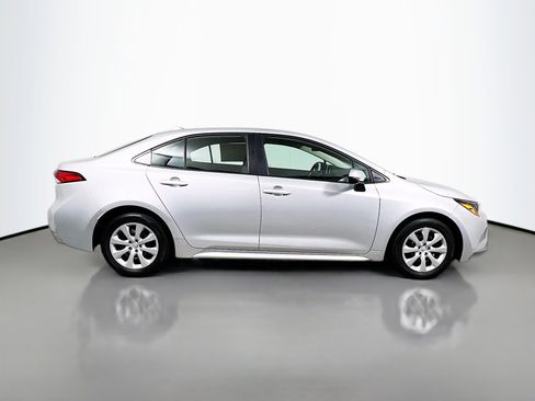 Used 2025 Toyota Corolla LE image 3