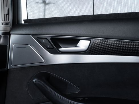 Used 2013 Audi S8 4.0T image 31