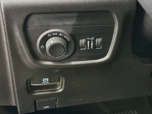 Used 2023 Jeep Grand Cherokee Altitude AWD/4WD image 17