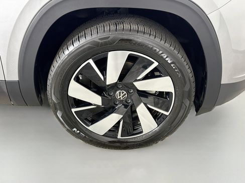 Used 2026 Volkswagen Atlas Cross Sport SE FWD image 32