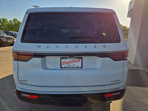 Used 2024 Jeep Wagoneer Series II w/ Flexible Seating Group AWD/4WD image 8