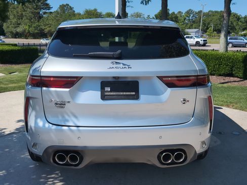 Used 2022 Jaguar F-PACE SVR AWD/4WD image 9