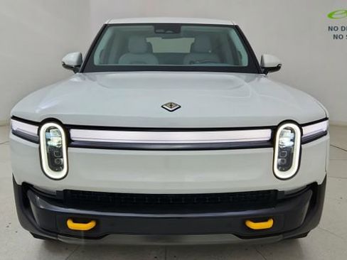 Used 2025 Rivian R1T Premium AWD/4WD image 13