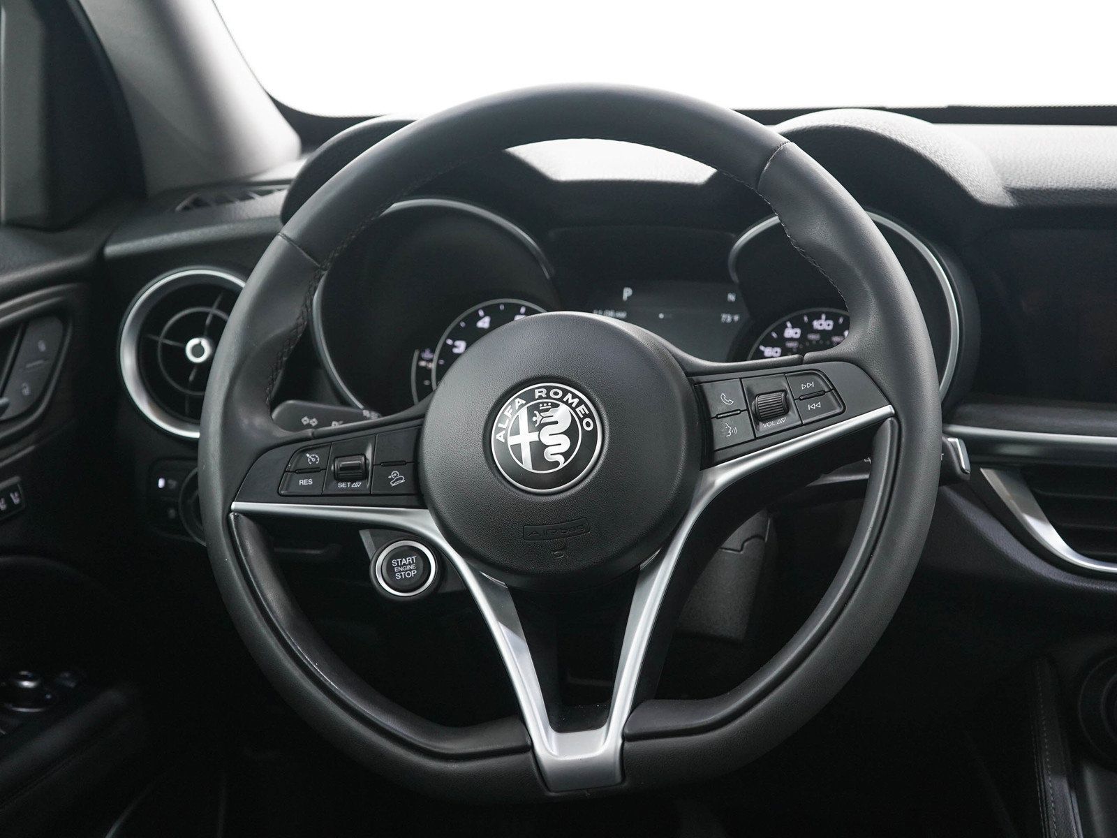 Used 2019 Alfa Romeo Stelvio Ti AWD/4WD image 17