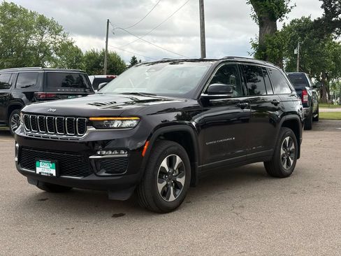 Used 2022 Jeep Grand Cherokee Limited 4xe w/ MOPAR Finishing Package AWD/4WD image 4