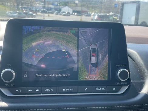 Used 2023 Nissan Rogue SL image 40