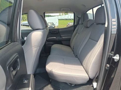Used 2022 Toyota Tacoma SR5 AWD/4WD image 10
