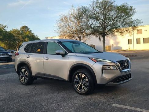 Certified 2023 Nissan Rogue SV FWD image 2