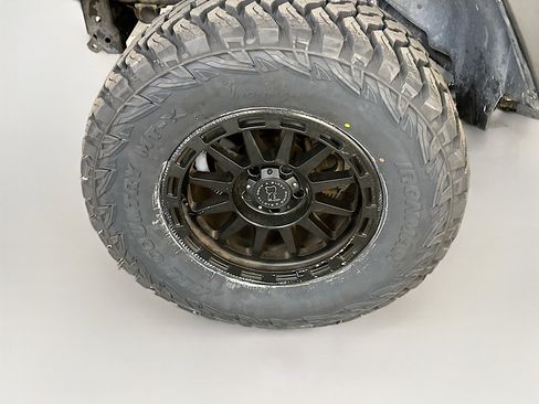 Used 2016 Jeep Wrangler Unlimited Sport w/ Connectivity Group image 11