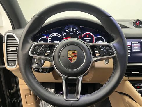 Used 2021 Porsche Cayenne image 12