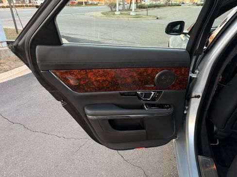 Used 2015 Jaguar XJ Supercharged image 42