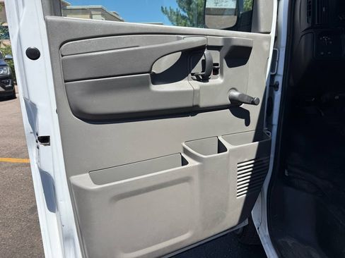 Used 2007 Chevrolet Express 1500 Passenger RWD image 13