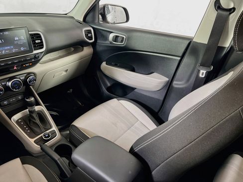 Used 2023 Hyundai Venue SEL image 22