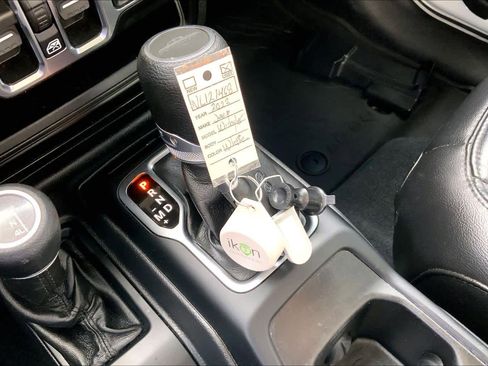 Used 2022 Jeep Gladiator Sport image 13