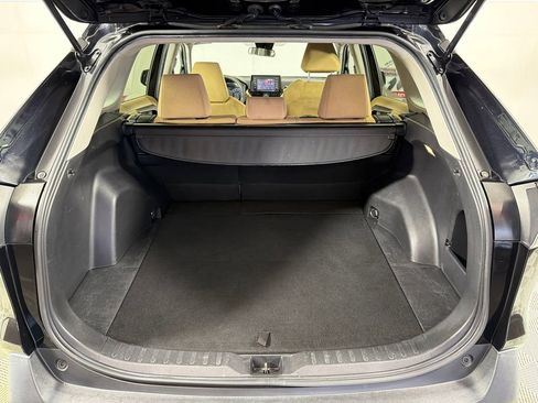 Used 2021 Toyota RAV4 LE image 18