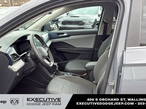 Used 2023 Volkswagen Taos SE AWD/4WD image 9