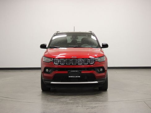 Used 2025 Jeep Compass Limited AWD/4WD image 3