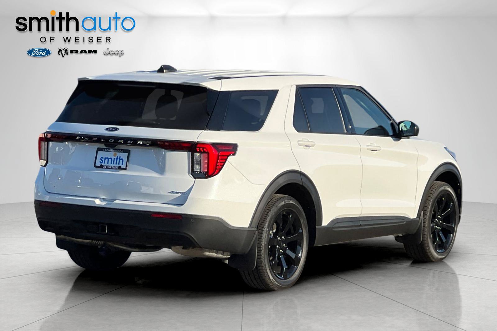 Used 2026 Ford Explorer Active AWD/4WD image 4