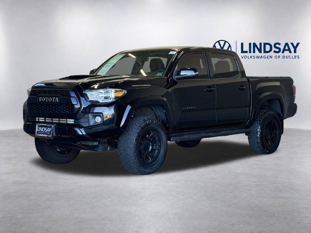 Used 2017 Toyota Tacoma TRD Sport w/ Tow Package (A/T) AWD/4WD image 3