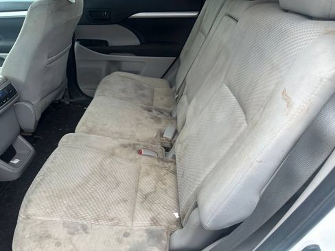 Used 2019 Toyota Highlander LE FWD image 9