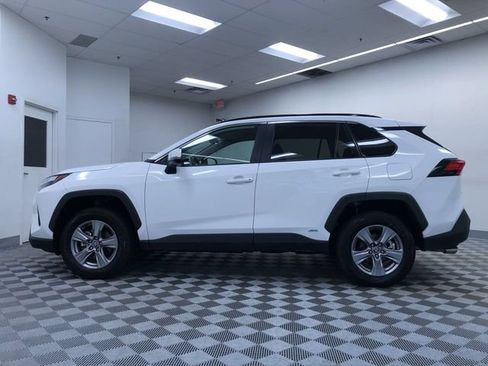 Used 2025 Toyota RAV4 XLE AWD/4WD image 12