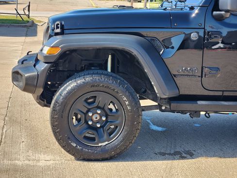 Used 2025 Jeep Wrangler Sport AWD/4WD image 10