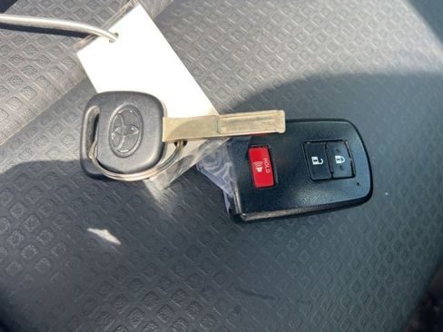 Used 2019 Toyota Tacoma TRD Off-Road AWD/4WD image 36