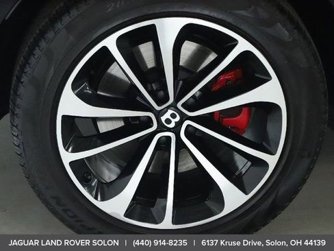 Used 2022 Bentley Bentayga image 39