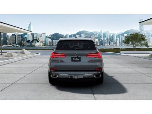 New 2026 BMW X5 xDrive50e w/ Climate Comfort Package AWD/4WD image 5