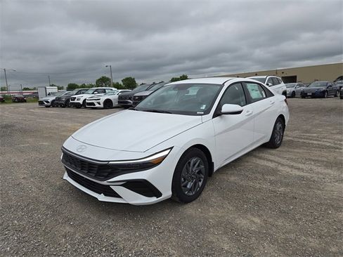 New 2025 Hyundai Elantra Blue image 2