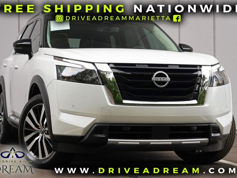 Used 2025 Nissan Pathfinder Platinum FWD image 2