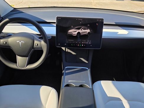 Used 2025 Tesla Model Y Long Range AWD/4WD image 16