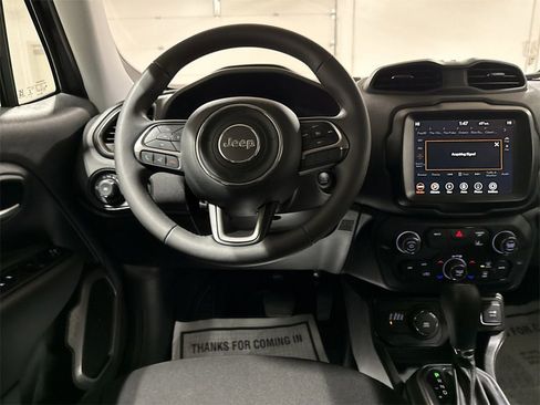 Used 2022 Jeep Renegade Latitude image 20