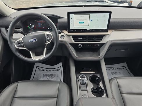 Used 2025 Ford Explorer Active w/ Active Comfort Package image 16