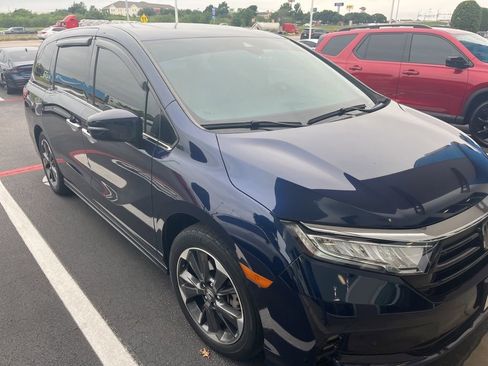 Used 2024 Honda Odyssey Elite image 3