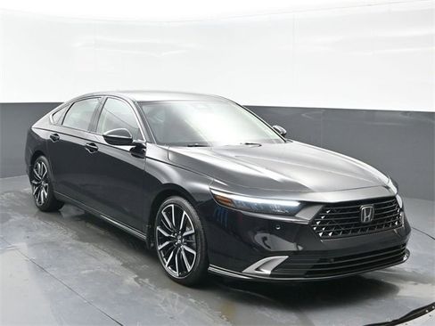 Certified 2025 Honda Accord Touring image 8