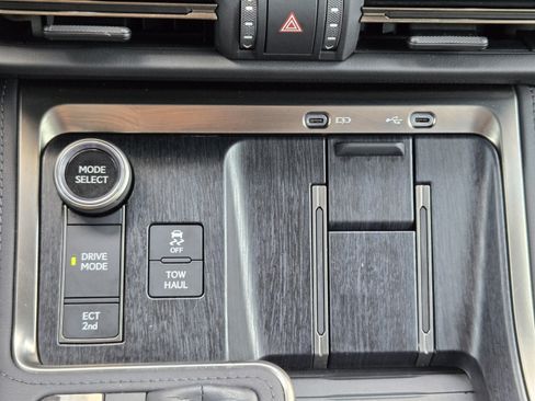 Used 2024 Lexus GX 550 w/ Cold Area Package AWD/4WD image 16